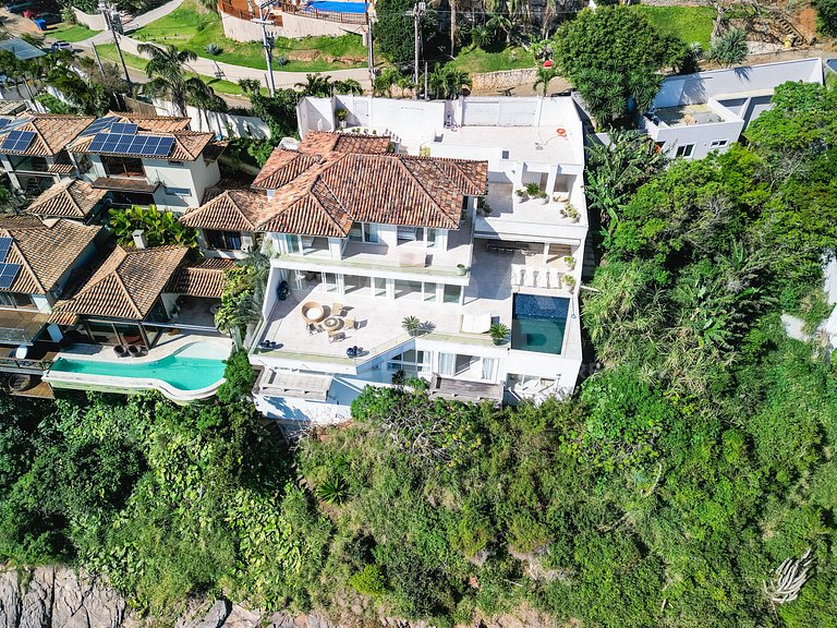 Beautiful house in Ferradura, with unique views of Ferradura