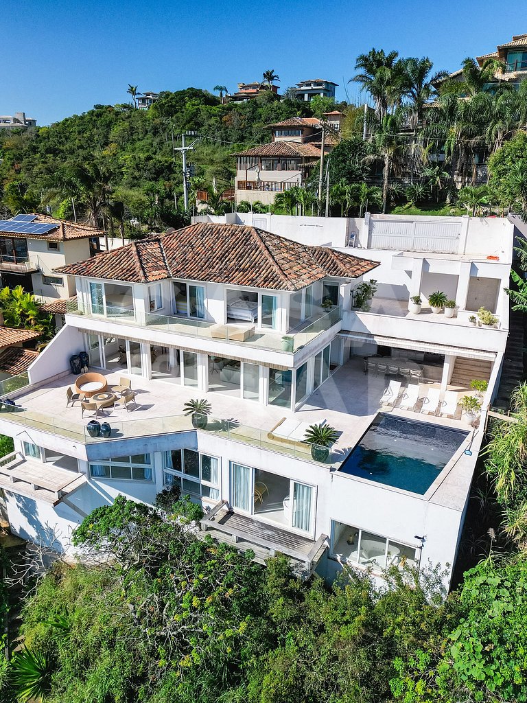 Lindíssima casa na Ferradura, com vista única da Ferradura
