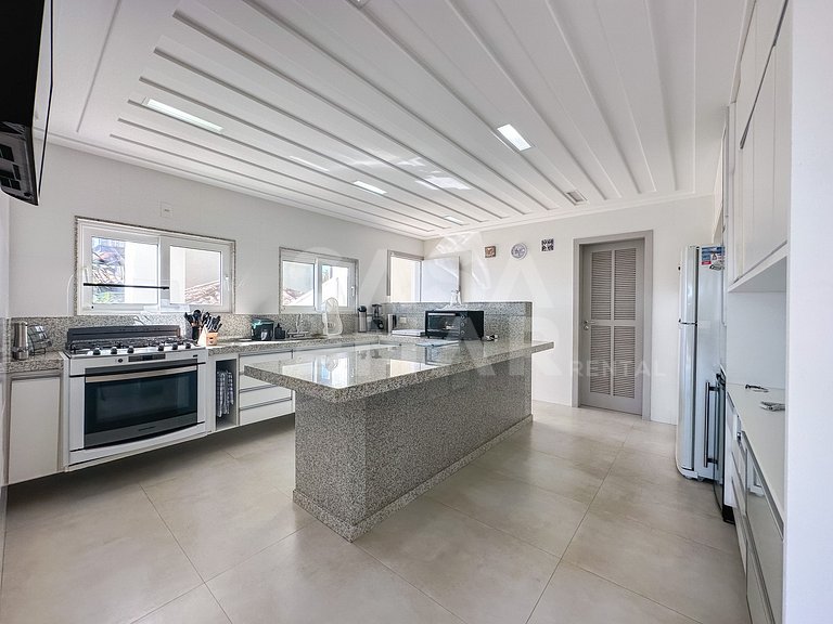 Lindíssima casa na Ferradura, com vista única da Ferradura
