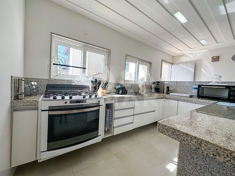 Beautiful house in Ferradura, with unique views of Ferradura