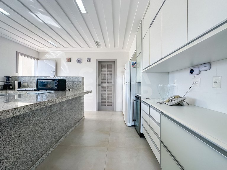Beautiful house in Ferradura, with unique views of Ferradura