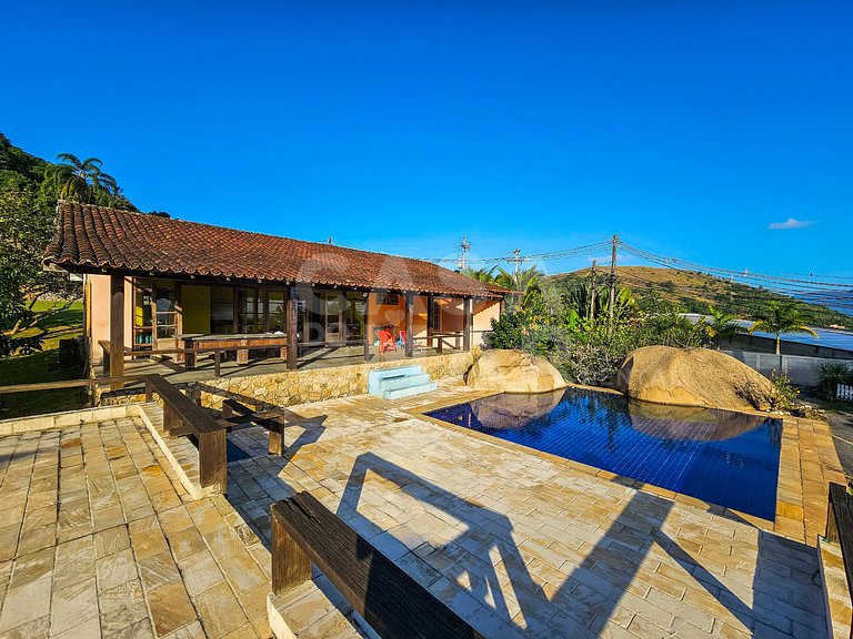 Beautiful house with 9 bedrooms, in a condominium