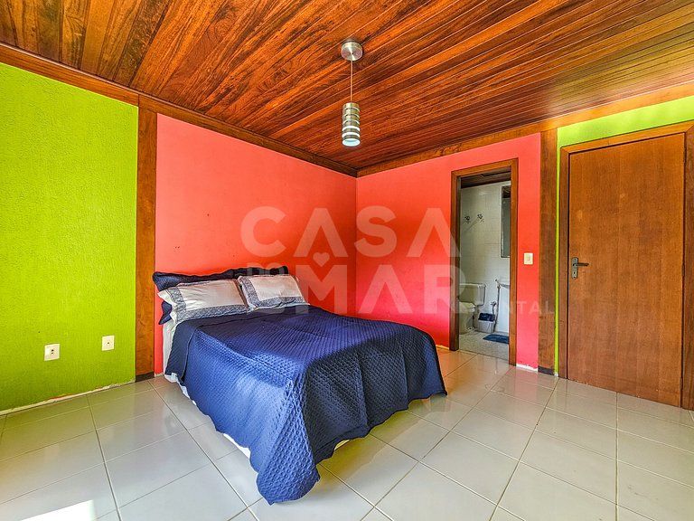 Linda casa com 9 quartos, em condomínio