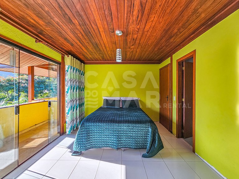 Linda casa com 9 quartos, em condomínio