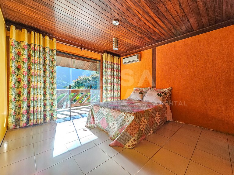 Beautiful house with 9 bedrooms, in a condominium
