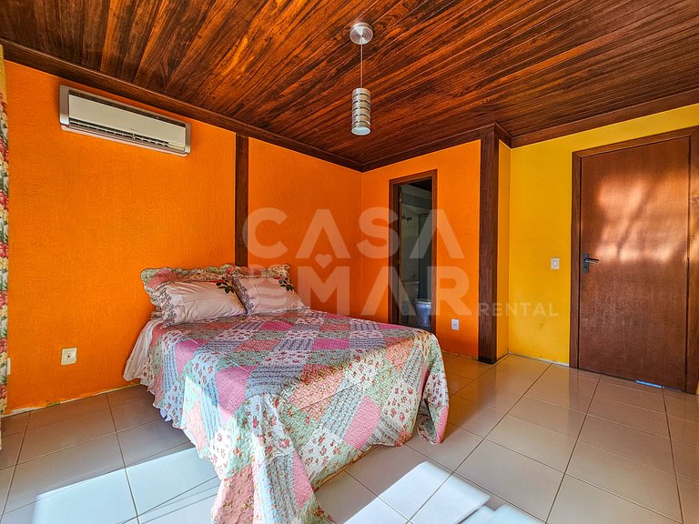 Linda casa com 9 quartos, em condomínio