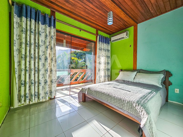 Beautiful house with 9 bedrooms, in a condominium