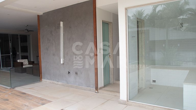Linda Casa em Condomínio de Luxo na Barra da Tijuca