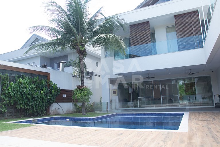Linda Casa em Condomínio de Luxo na Barra da Tijuca