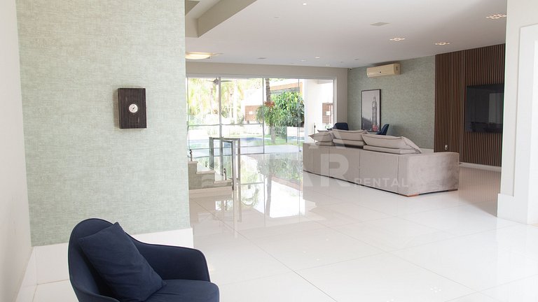 Linda Casa em Condomínio de Luxo na Barra da Tijuca