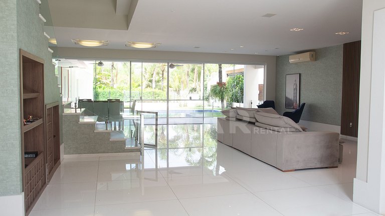 Linda Casa em Condomínio de Luxo na Barra da Tijuca