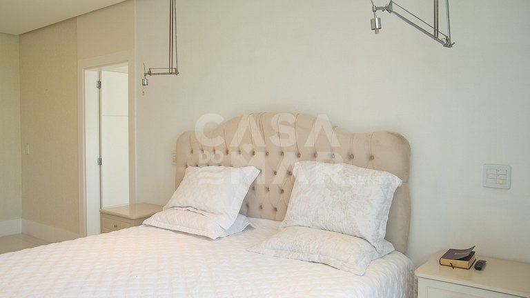 Linda Casa em Condomínio de Luxo na Barra da Tijuca
