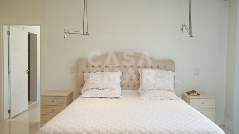 Linda Casa em Condomínio de Luxo na Barra da Tijuca