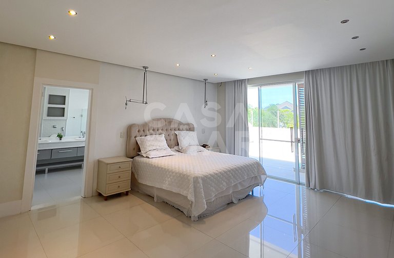Linda Casa em Condomínio de Luxo na Barra da Tijuca