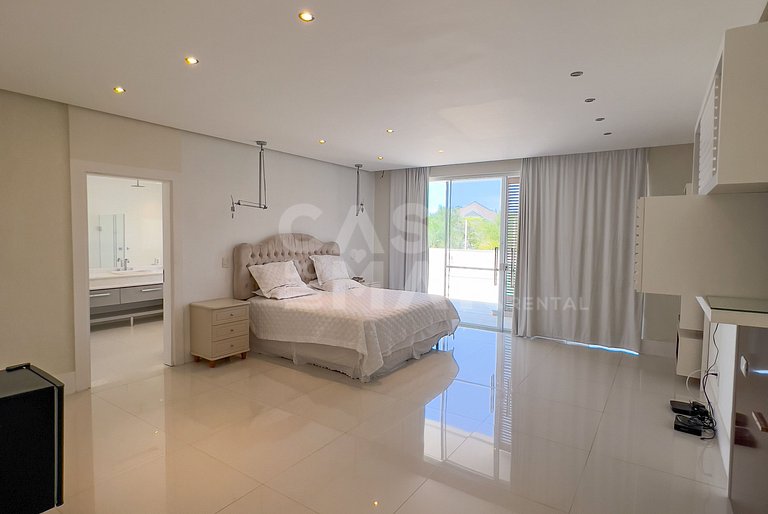 Linda Casa em Condomínio de Luxo na Barra da Tijuca