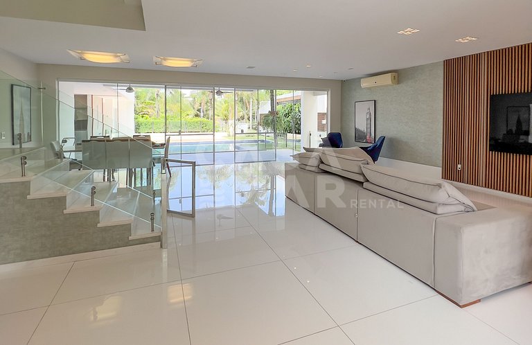 Linda Casa em Condomínio de Luxo na Barra da Tijuca