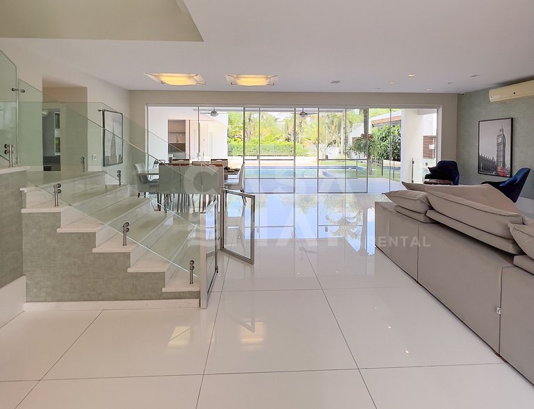Linda Casa em Condomínio de Luxo na Barra da Tijuca