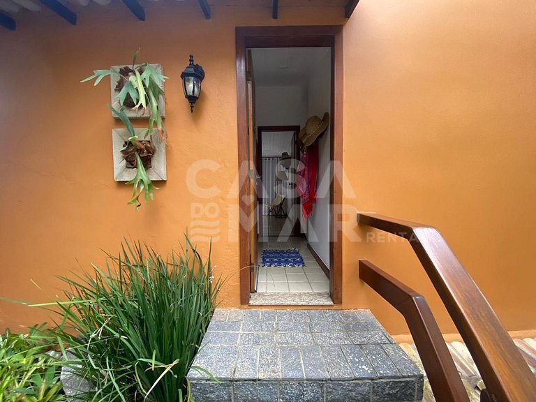 linda casa com tres quartos na praia do forno