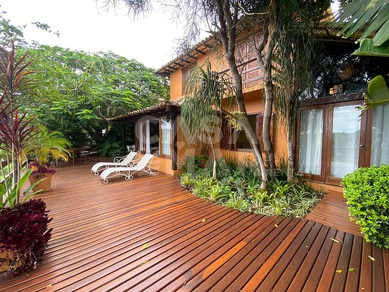 linda casa com tres quartos na praia do forno