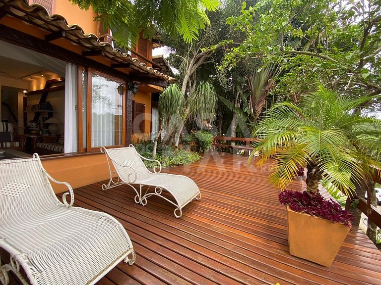 linda casa com tres quartos na praia do forno