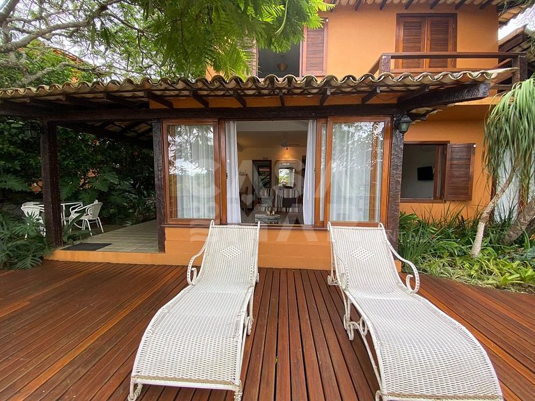 linda casa com tres quartos na praia do forno