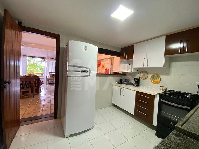 linda casa com tres quartos na praia do forno