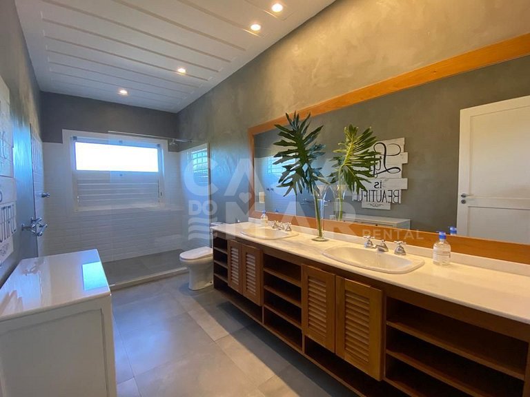 Casa espetacular na Praia da Ferradura, em sua melhor posiçã