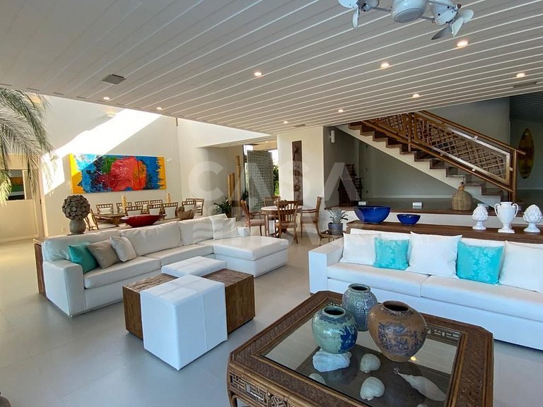 Casa espetacular na Praia da Ferradura, em sua melhor posiçã