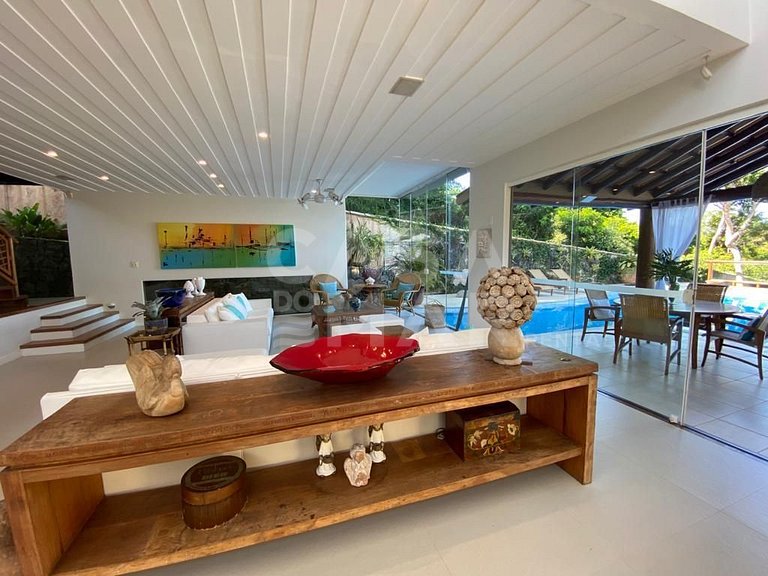 Casa espetacular na Praia da Ferradura, em sua melhor posiçã