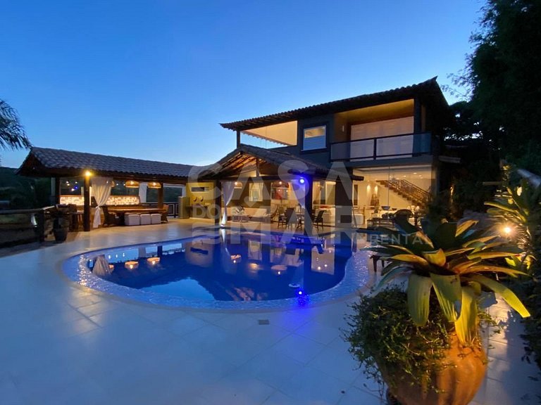 Casa espetacular na Praia da Ferradura, em sua melhor posiçã