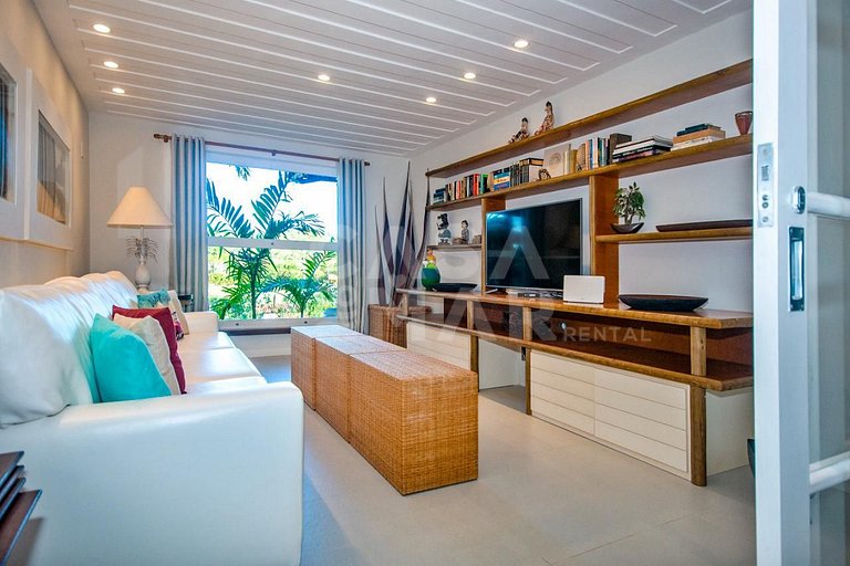 Casa espetacular na Praia da Ferradura, em sua melhor posiçã