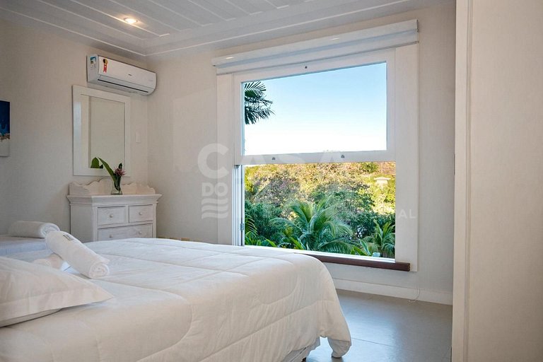 Casa espetacular na Praia da Ferradura, em sua melhor posiçã