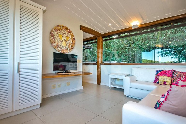 Casa espetacular na Praia da Ferradura, em sua melhor posiçã