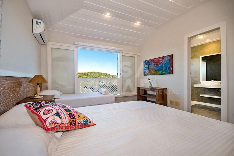 Casa espetacular na Praia da Ferradura, em sua melhor posiçã