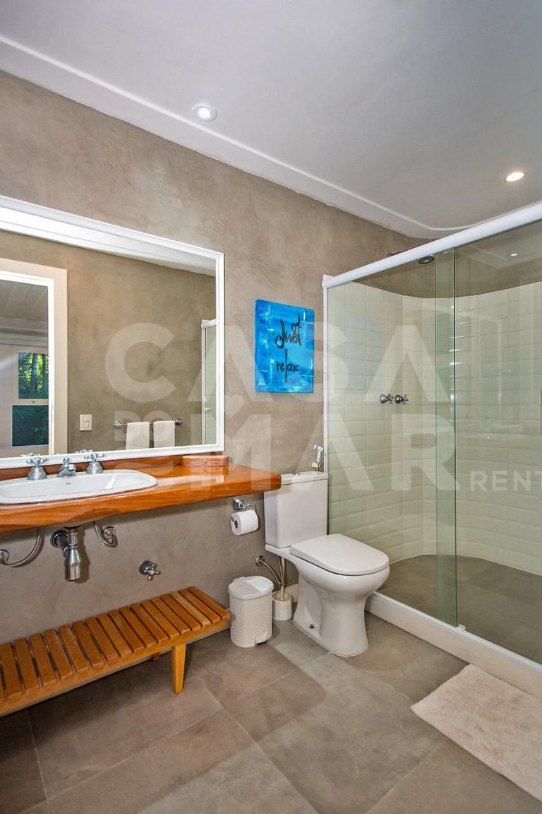 Casa espetacular na Praia da Ferradura, em sua melhor posiçã