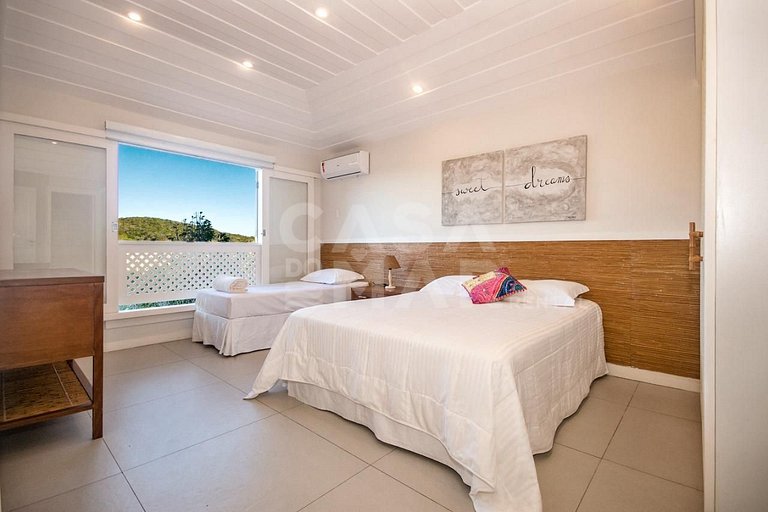 Casa espetacular na Praia da Ferradura, em sua melhor posiçã