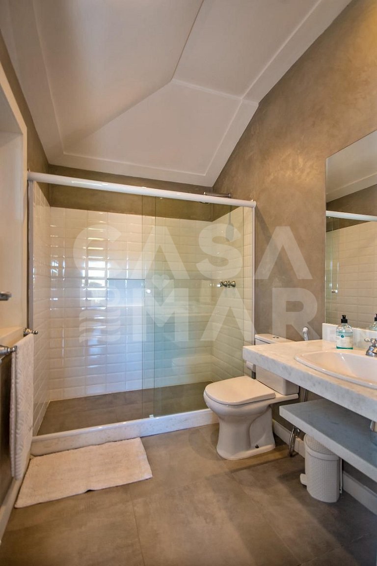 Casa espetacular na Praia da Ferradura, em sua melhor posiçã