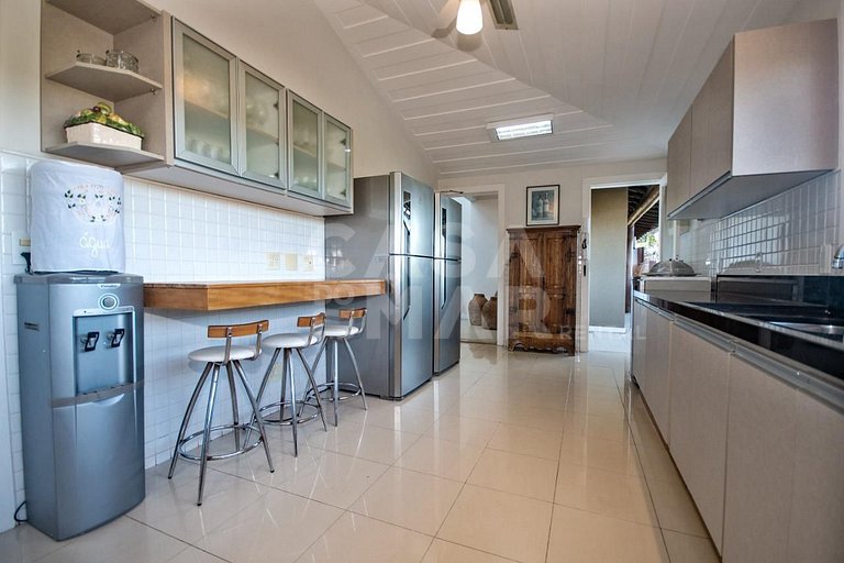 Casa espetacular na Praia da Ferradura, em sua melhor posiçã