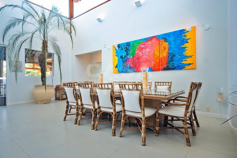 Casa espetacular na Praia da Ferradura, em sua melhor posiçã