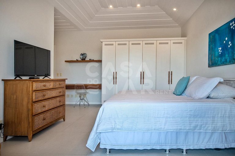 Casa espetacular na Praia da Ferradura, em sua melhor posiçã