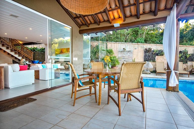 Casa espetacular na Praia da Ferradura, em sua melhor posiçã