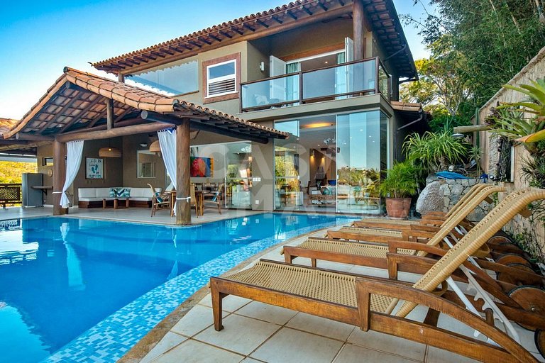 Casa espetacular na Praia da Ferradura, em sua melhor posiçã