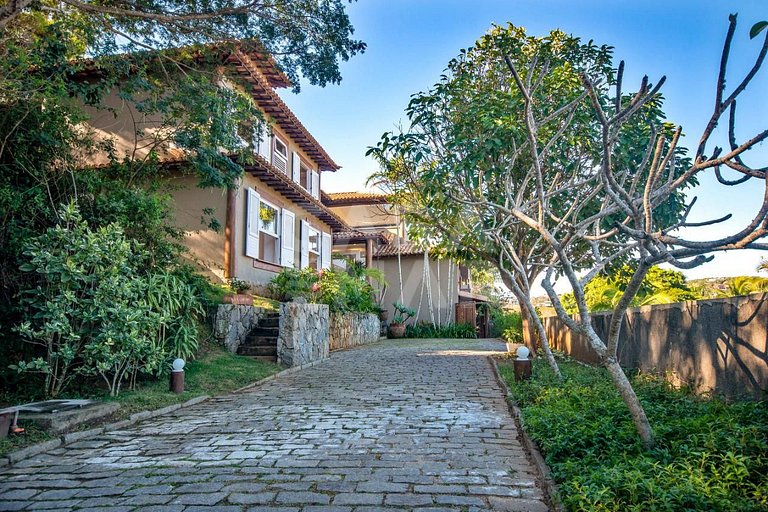 Casa espetacular na Praia da Ferradura, em sua melhor posiçã