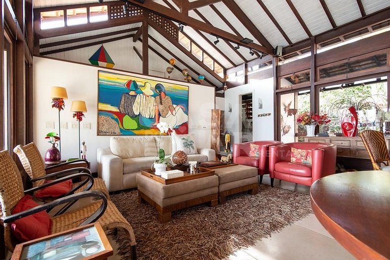 Linda casa que acomoda até 16 pessoas