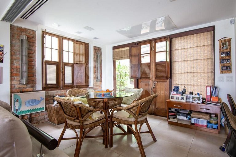 Linda casa que acomoda até 16 pessoas