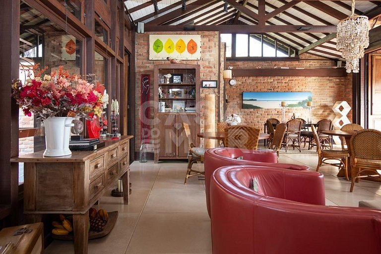 Linda casa que acomoda até 16 pessoas