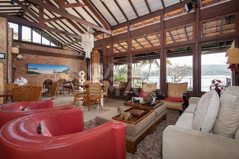 Linda casa que acomoda até 16 pessoas