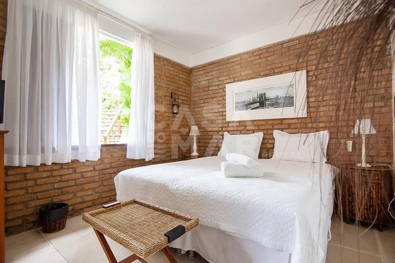 Linda casa que acomoda até 16 pessoas