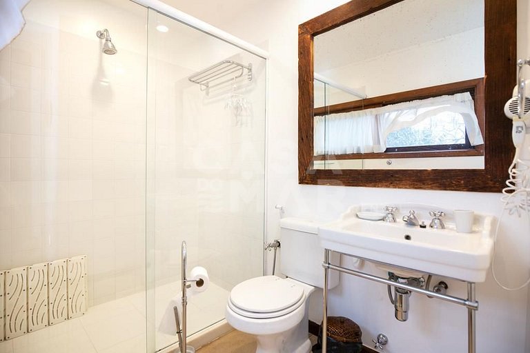 Linda casa que acomoda até 16 pessoas