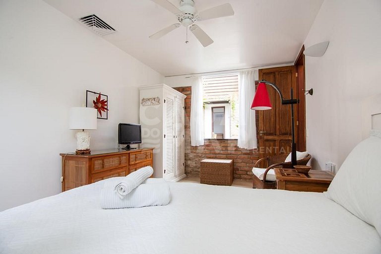 Linda casa que acomoda até 16 pessoas